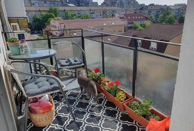 Apartament cu 2 camere decomandat în Central