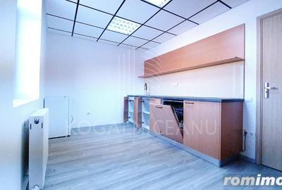 Spațiu comercial, de 386.4 mp, în Centrul Civic - 4