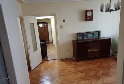 Apartament cu 3 camere semidecomandat în Hipodrom