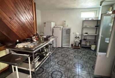 Casă individuală cu 5 camere în Traian