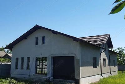 Casă cu Teren 1134 Mp în Călinești - 1