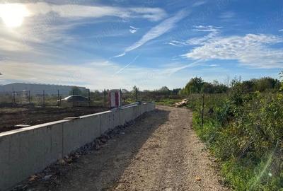 Teren de 800 mp, în Ferme