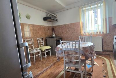 Apartament cu 3 camere decomandat în Micro 11 - 8