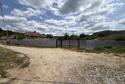 Casă cu 3 camere în Stracoș - 1