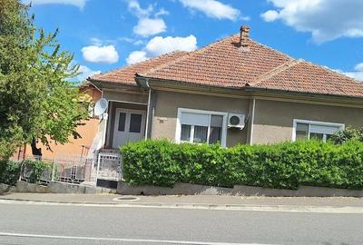 Casă cu 4 camere cu Teren 270 Mp în Central