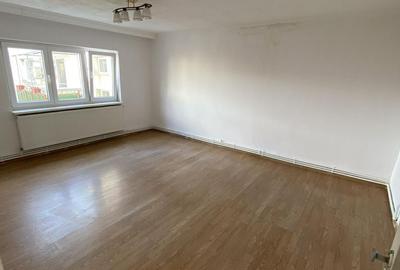 Apartament cu 3 camere decomandat în Micro 17