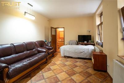 Apartament cu 4 camere decomandat în Central