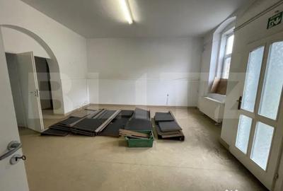 Spațiu comercial, de 313 mp, în Semicentral - 2