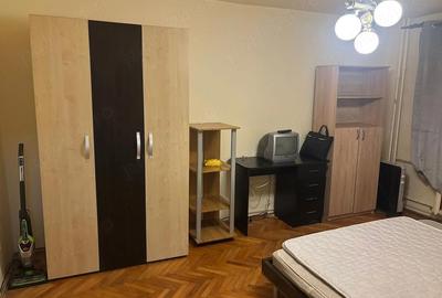 Garsonieră decomandată în Complex Studențesc