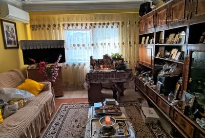 Apartament cu 3 camere decomandat în Dacia