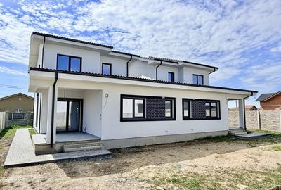 Duplex cu 4 camere cu Canalizare în Moșnița Nouă - 1
