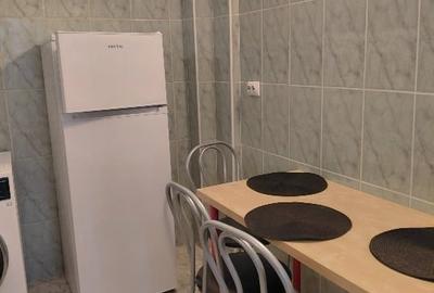 Inchiriez apartament  de 2 camere la  Pta Ch de Gaulle - 13