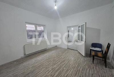 Casă cu 3 camere cu Canalizare în Central - 9