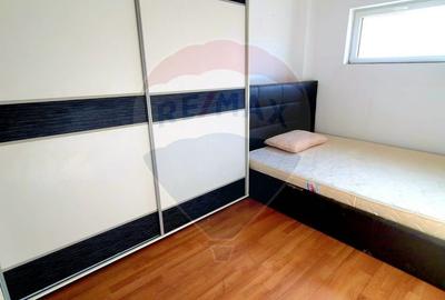 Apartament cu 3 camere semidecomandat, mobilat în Alfa - 7