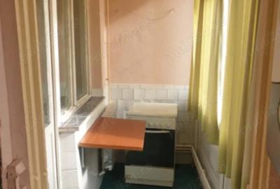 De vanzare apartament doua camere semidecomandat zona Micro 40 ,etajul 4 - 5