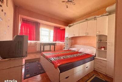 Apartament cu 3 camere decomandat în Decebal - 12