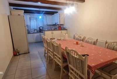 Casă cu 4 camere în Hunedoara