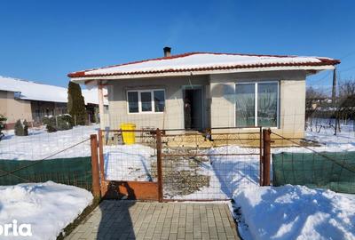 Casă cu 4 camere cu Teren 1800 Mp în Mărișelu - 8