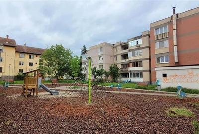 Apartament cu 3 camere decomandat în Aeroport