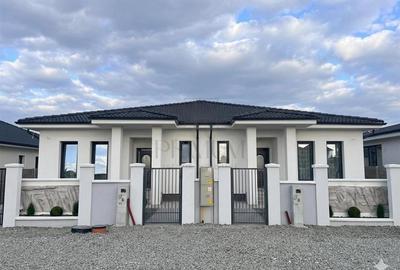 Duplex cu 3 camere cu Canalizare în Moșnița Veche - 1