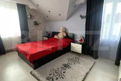 Casă cu 5 camere cu Teren 1000 Mp în Unirea - 1