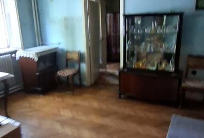 Apartament cu 2 camere semidecomandat în Podu Roș