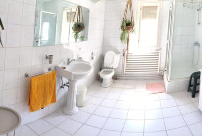 Casă cu 4 camere nedecomandat în Soarelui - 4