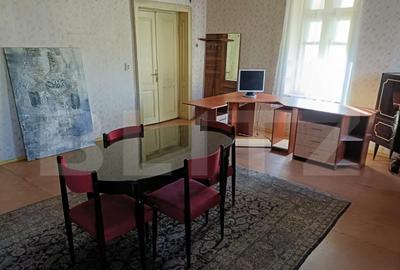 Casă cu 11 camere cu Teren 720 Mp în Democrației - 1