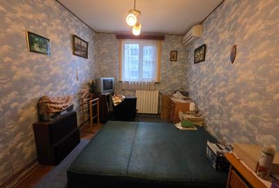 Titan, chiar la intrare in Parcul IOR, pe Lunca Bradului, la Scoala 195 - 1