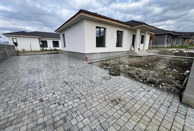 Casa individuala cu 5 ari teren, semifinisata, zona Aerodrom Unirea - 1