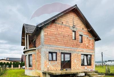 Casă cu 5 camere cu Teren 1072 Mp în Nord - 4