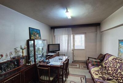 Apartament cu 3 camere decomandat în Aviației