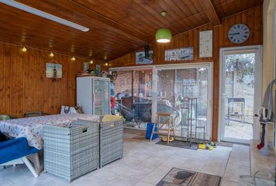 Casă cu 8 camere cu Teren 950 Mp în Roșu - 56