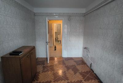 Apartament cu 3 camere decomandat în Pripor - 2