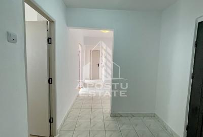 Apartament cu trei camere decomandat Bd. Cetatii - 7