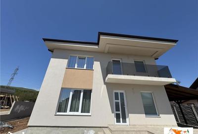 Casă cu 4 camere cu Teren 476 Mp în Cetate - 2