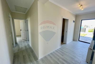 Casă cu 4 camere cu Canalizare în Exterior Vest - 24