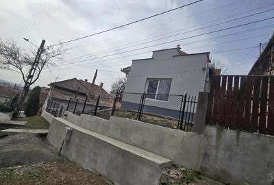 Vand casa in Reghin, intr-o zona lini?tita, cu o priveli?te superba, aproape de centru - 2