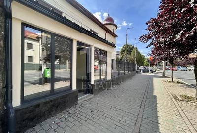 Spațiu comercial, de 90 mp, în Central - 3