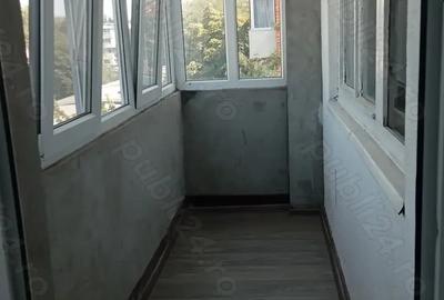 Vand apartament 3 camere decomandate, 3 balcoane, micro 38, bloc Z , etaj 4 din 5 - 4