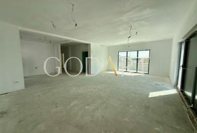 Apartament cu 4 camere decomandat în Herăstrău