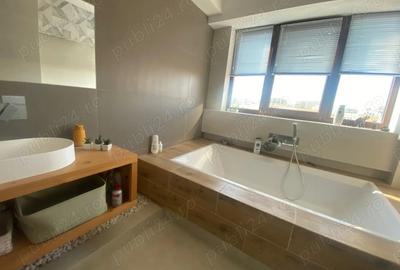 Apartament spatios de vanzare 3 camere Palazu Mare - 10