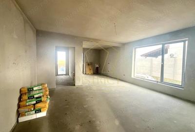 Casă cu 3 camere cu Teren 330 Mp în Moșnița Nouă