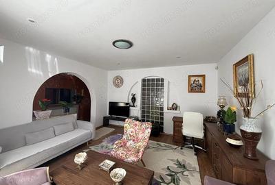 Casă cu 5 camere cu Teren 277 Mp în Central