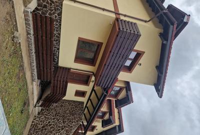 Casă cu 5 camere cu Teren 400 Mp în Ghimbav - 2