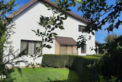 Casă cu 3 camere în Vânători - 1