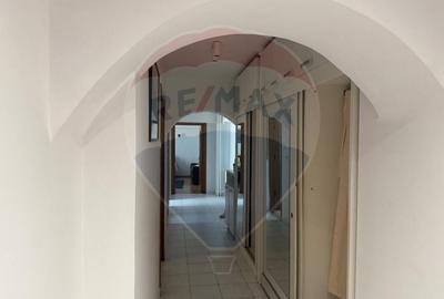 Apartament 3 camere de vanzare - Bulevardul Decebal Apartament 3 camere de vanzare - Bulevardul Decebal - 8