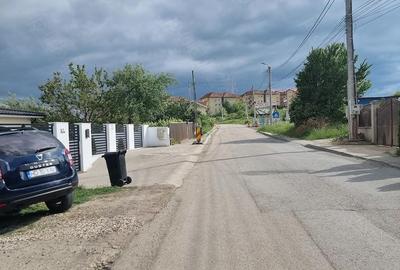 Teren de 1000 mp, în Zăvoi - 4