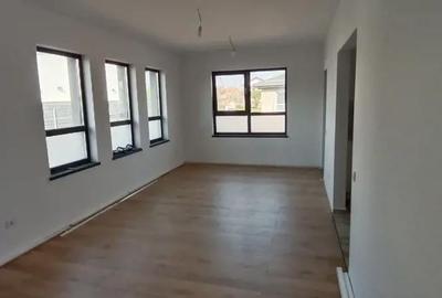 Casă cu 4 camere cu Teren 660 Mp în Vărăști - 1