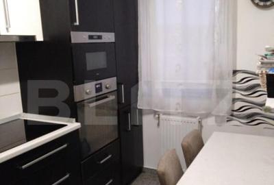 Apartament cu 3 camere, la cheie, etaj intermediar, zona Reg